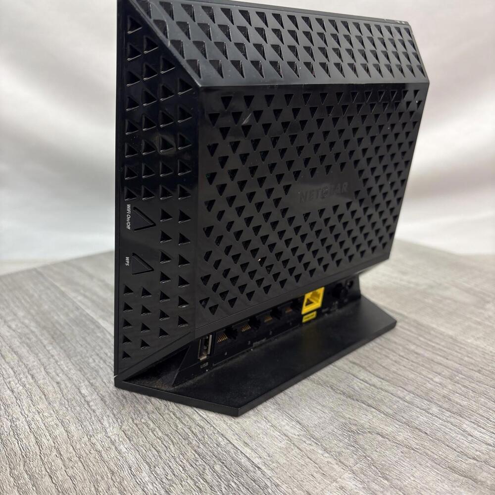 Netgear R6100 Dual Band Smart WiFi Router - Picture 4 of 8